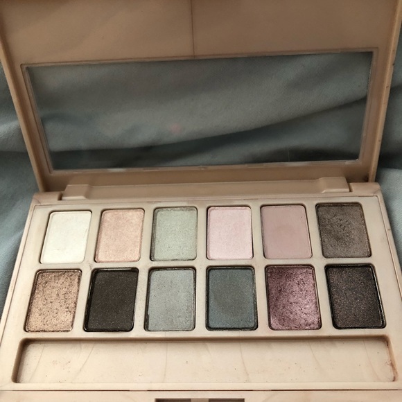 Eyeshadow palette - Picture 3 of 3